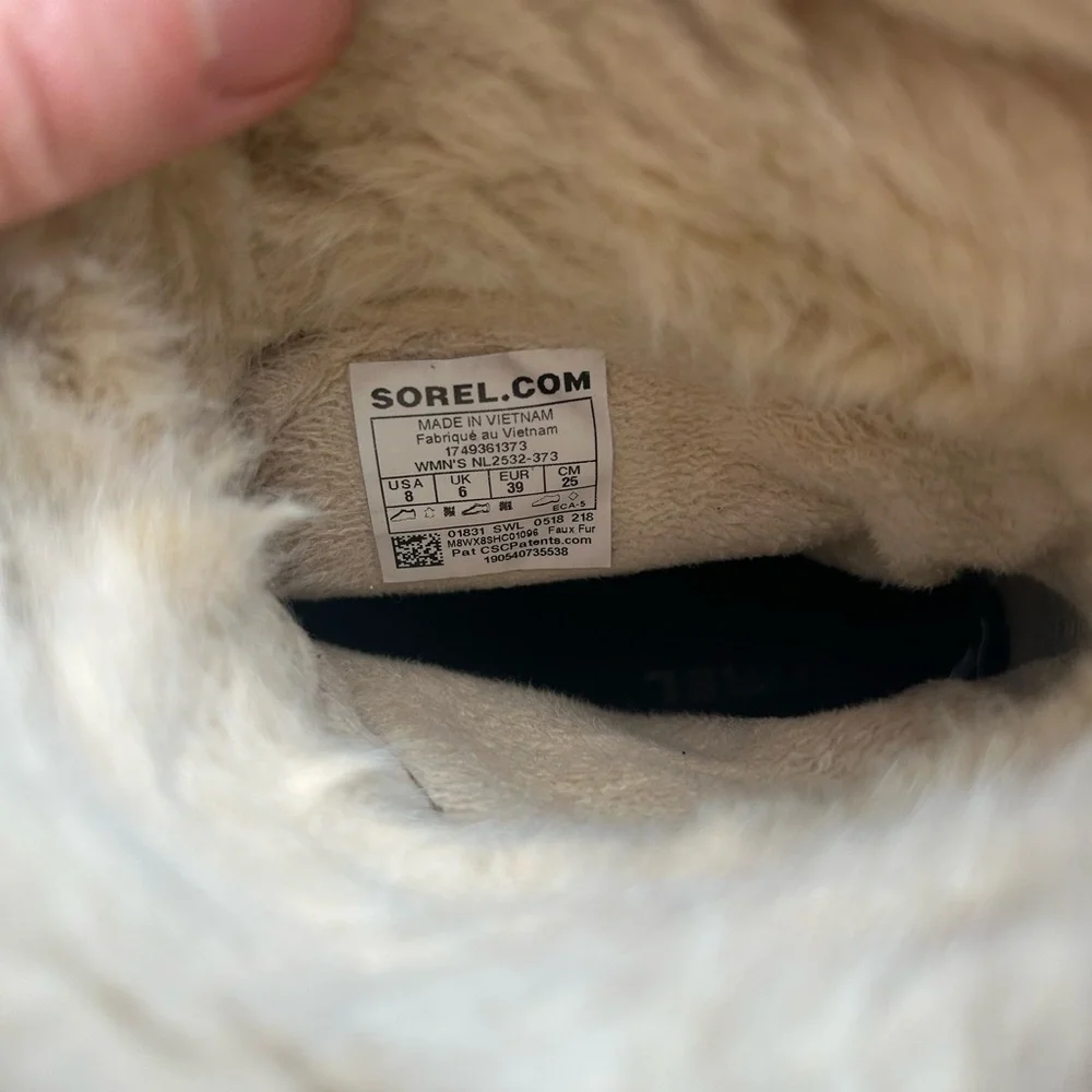 Sorel Women's Tan and Black Winter Boots - Picture 5 of 5